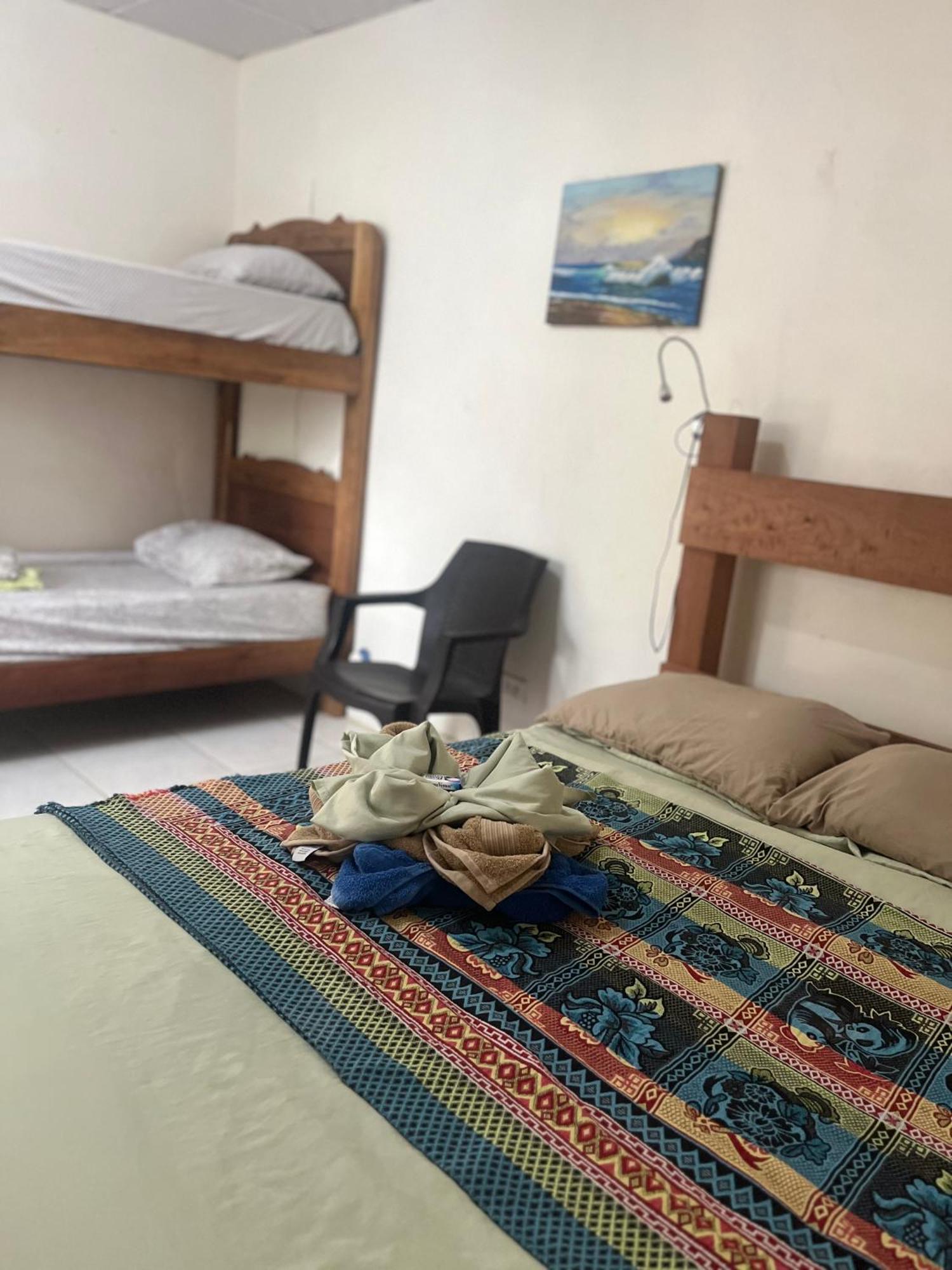 Отель Surf Camp Бокас-дель-Торо Экстерьер фото