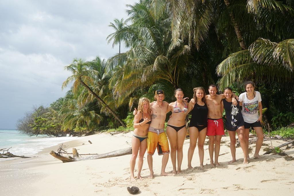 Отель Surf Camp Бокас-дель-Торо Экстерьер фото